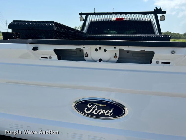 image for item OK9774 2017 Ford F350 Super Duty XLT  Crew Cab pickup truck