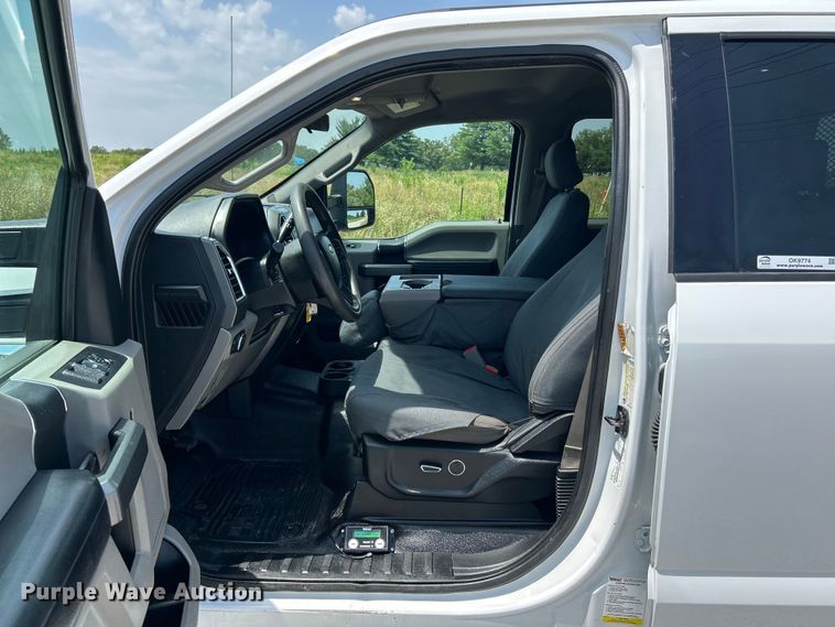 image for item OK9774 2017 Ford F350 Super Duty XLT  Crew Cab pickup truck