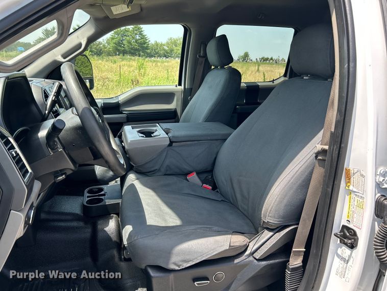 image for item OK9774 2017 Ford F350 Super Duty XLT  Crew Cab pickup truck