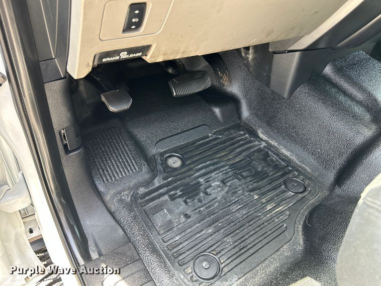 image for item OK9774 2017 Ford F350 Super Duty XLT  Crew Cab pickup truck