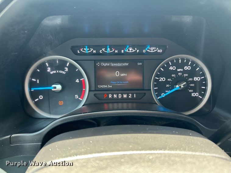 image for item OK9774 2017 Ford F350 Super Duty XLT  Crew Cab pickup truck