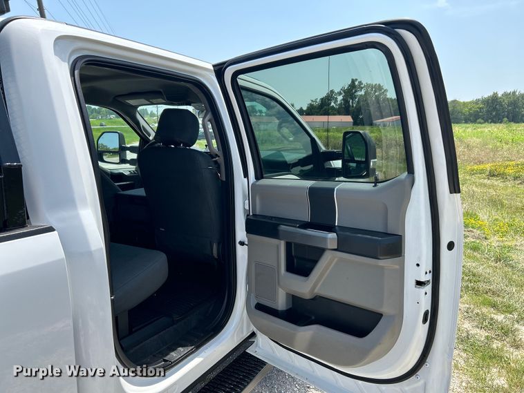 image for item OK9774 2017 Ford F350 Super Duty XLT  Crew Cab pickup truck