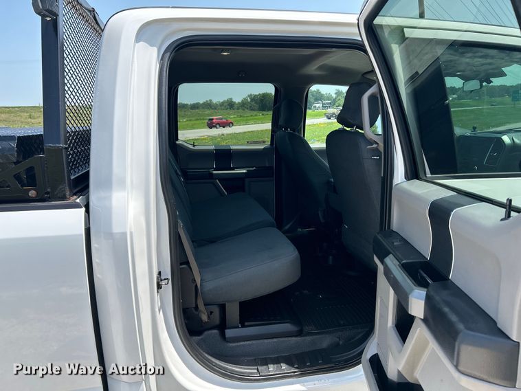 image for item OK9774 2017 Ford F350 Super Duty XLT  Crew Cab pickup truck