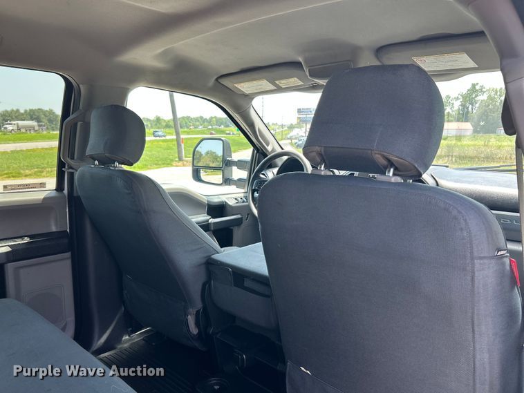 image for item OK9774 2017 Ford F350 Super Duty XLT  Crew Cab pickup truck