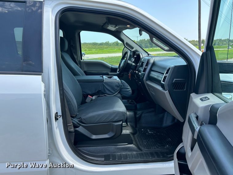 image for item OK9774 2017 Ford F350 Super Duty XLT  Crew Cab pickup truck