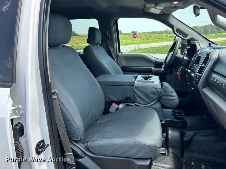 image for item OK9774 2017 Ford F350 Super Duty XLT  Crew Cab pickup truck