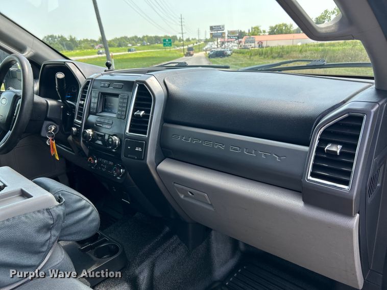 image for item OK9774 2017 Ford F350 Super Duty XLT  Crew Cab pickup truck