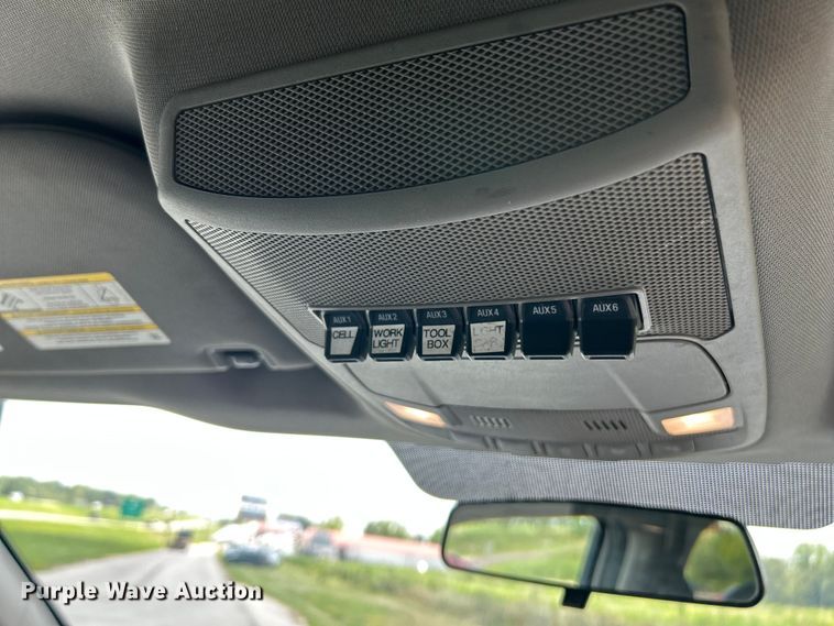 image for item OK9774 2017 Ford F350 Super Duty XLT  Crew Cab pickup truck