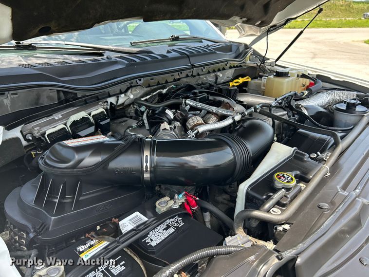 image for item OK9774 2017 Ford F350 Super Duty XLT  Crew Cab pickup truck