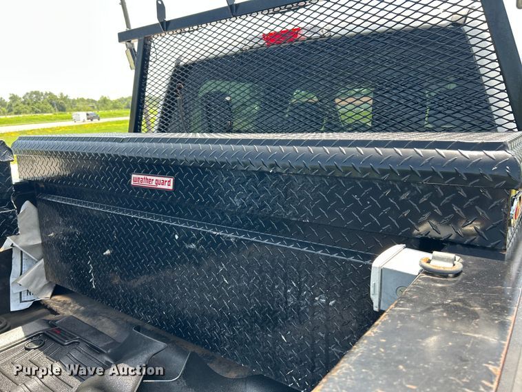 image for item OK9774 2017 Ford F350 Super Duty XLT  Crew Cab pickup truck