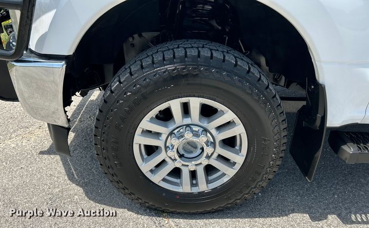 image for item OK9774 2017 Ford F350 Super Duty XLT  Crew Cab pickup truck