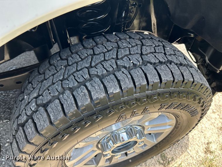 image for item OK9774 2017 Ford F350 Super Duty XLT  Crew Cab pickup truck