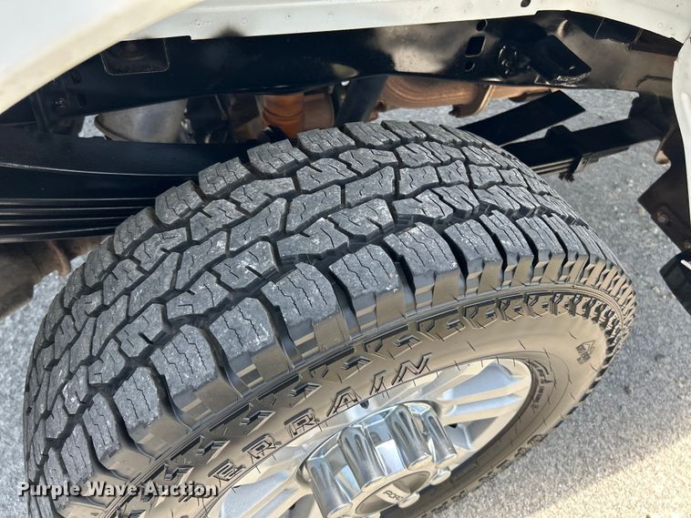 image for item OK9774 2017 Ford F350 Super Duty XLT  Crew Cab pickup truck