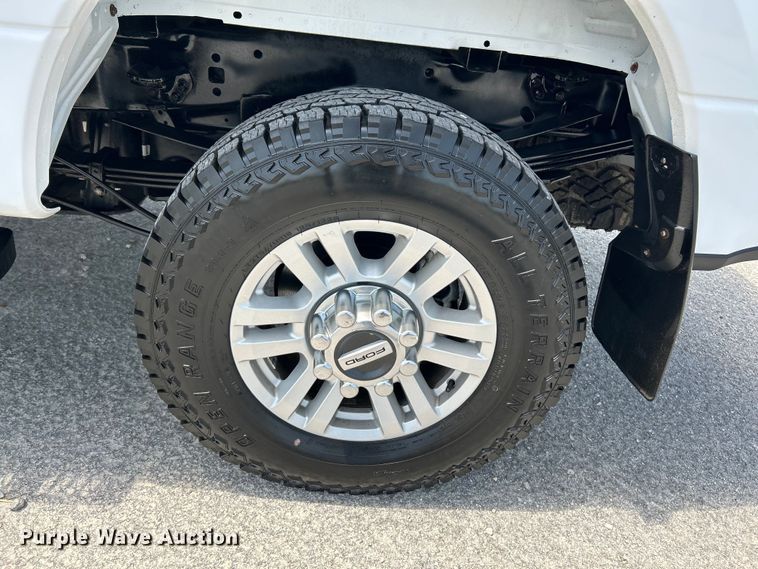 image for item OK9774 2017 Ford F350 Super Duty XLT  Crew Cab pickup truck