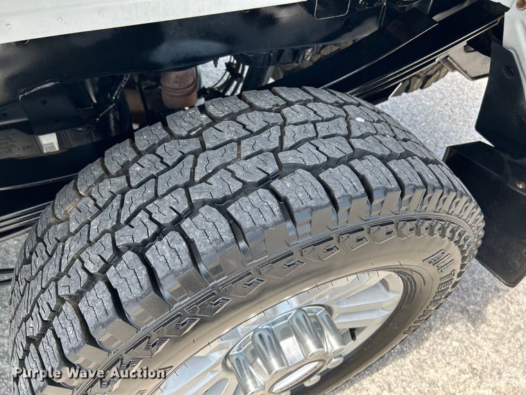 image for item OK9774 2017 Ford F350 Super Duty XLT  Crew Cab pickup truck