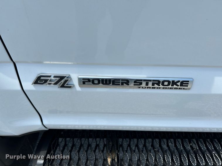 image for item OK9774 2017 Ford F350 Super Duty XLT  Crew Cab pickup truck