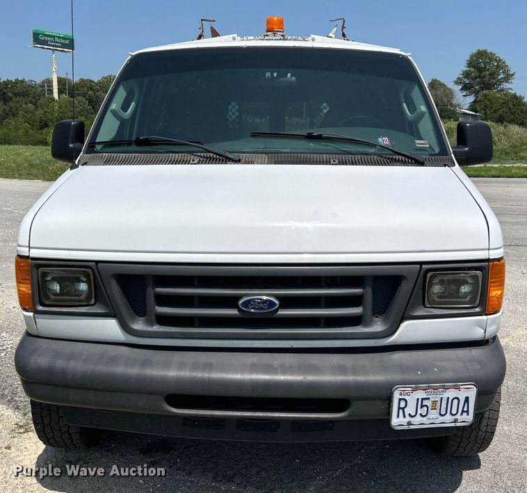 image for item OK9775 2007 Ford E250 Super Duty  van