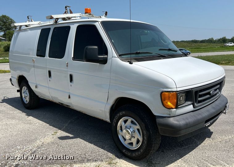 image for item OK9775 2007 Ford E250 Super Duty  van