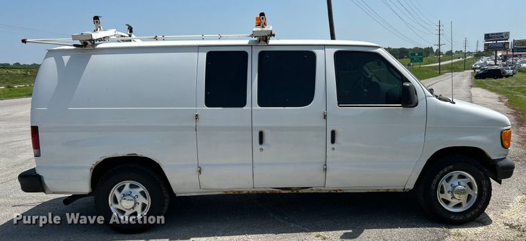 image for item OK9775 2007 Ford E250 Super Duty  van