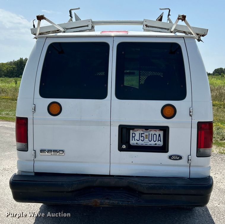 image for item OK9775 2007 Ford E250 Super Duty  van