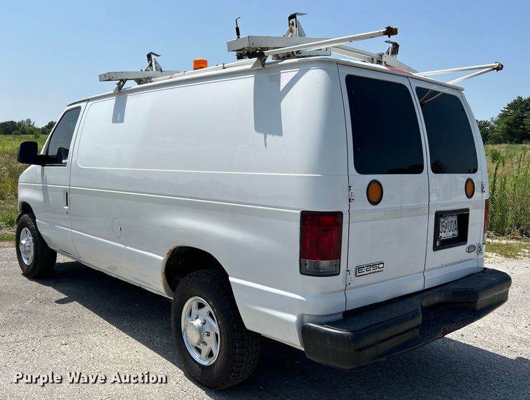 image for item OK9775 2007 Ford E250 Super Duty  van