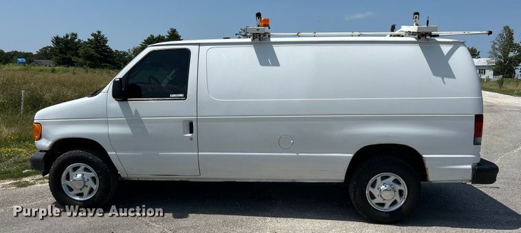 image for item OK9775 2007 Ford E250 Super Duty  van