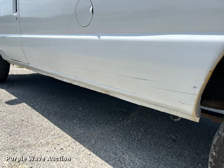 image for item OK9775 2007 Ford E250 Super Duty  van