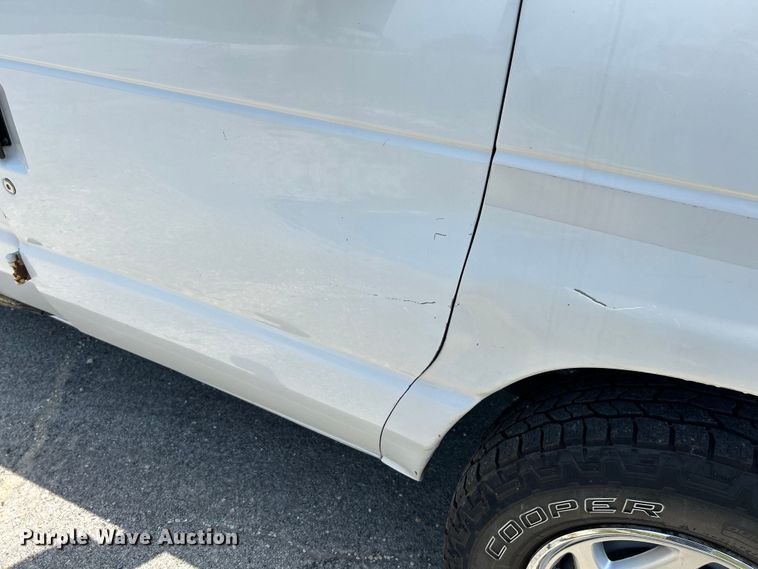 image for item OK9775 2007 Ford E250 Super Duty  van