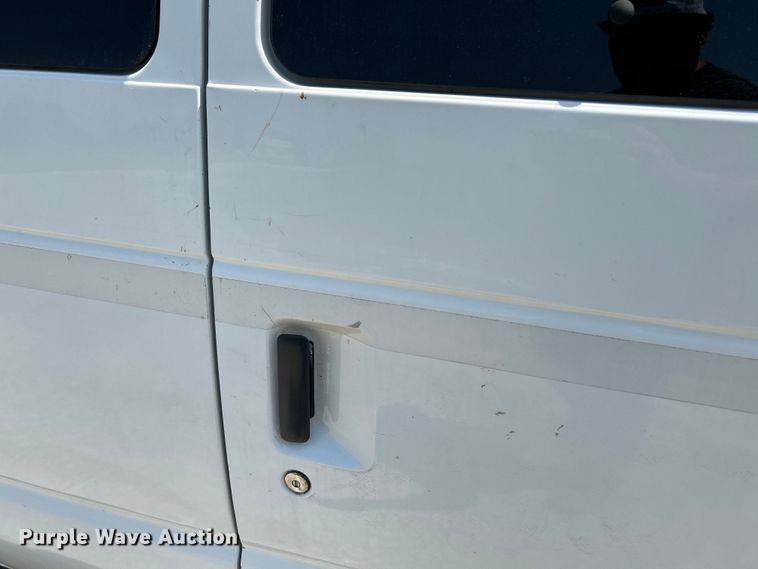 image for item OK9775 2007 Ford E250 Super Duty  van