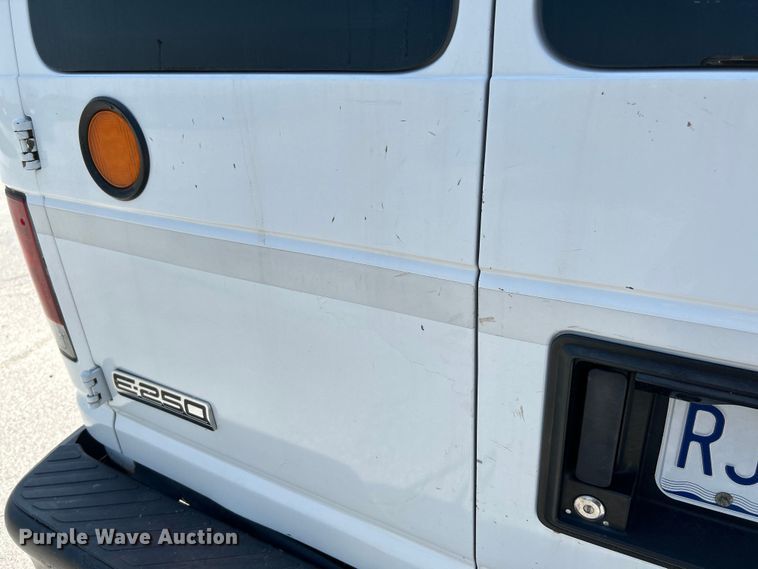 image for item OK9775 2007 Ford E250 Super Duty  van