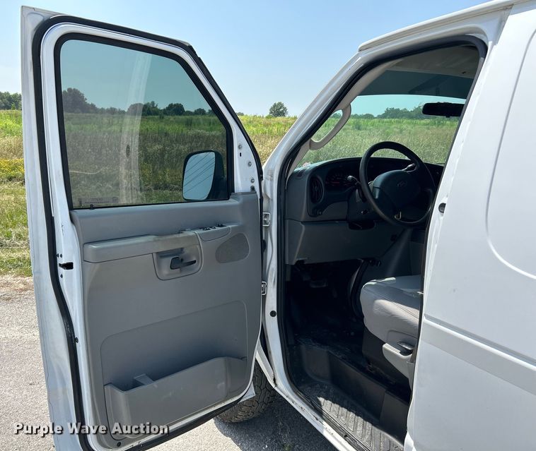 image for item OK9775 2007 Ford E250 Super Duty  van