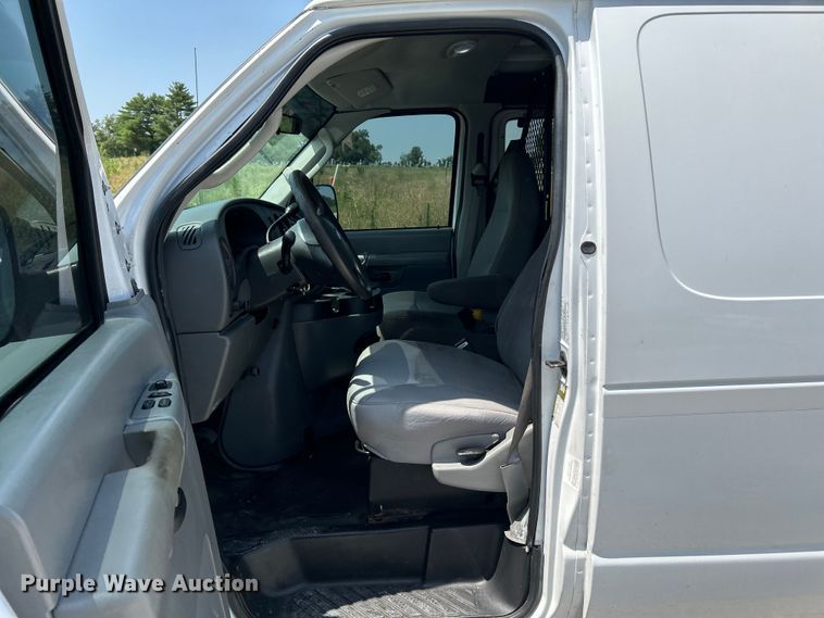 image for item OK9775 2007 Ford E250 Super Duty  van