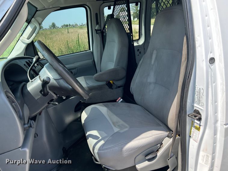 image for item OK9775 2007 Ford E250 Super Duty  van