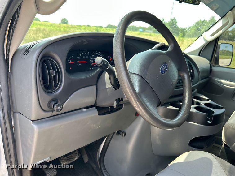 image for item OK9775 2007 Ford E250 Super Duty  van