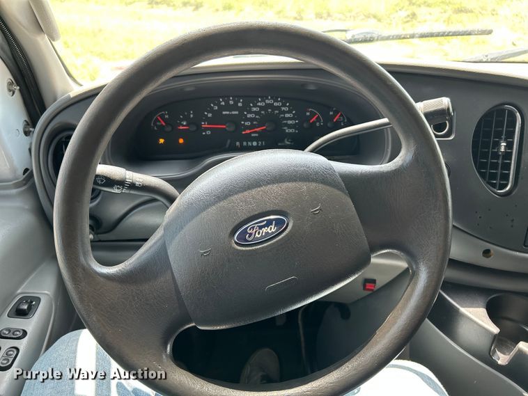 image for item OK9775 2007 Ford E250 Super Duty  van