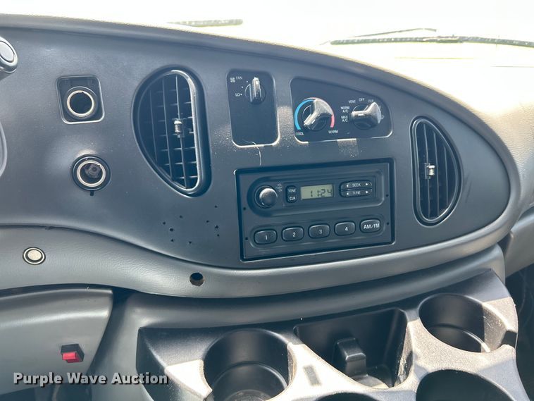 image for item OK9775 2007 Ford E250 Super Duty  van