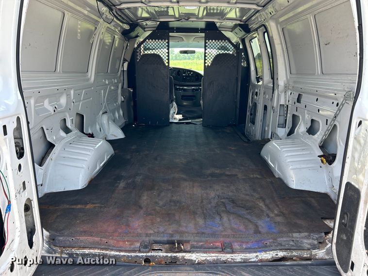 image for item OK9775 2007 Ford E250 Super Duty  van