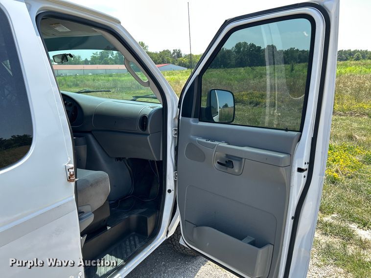 image for item OK9775 2007 Ford E250 Super Duty  van