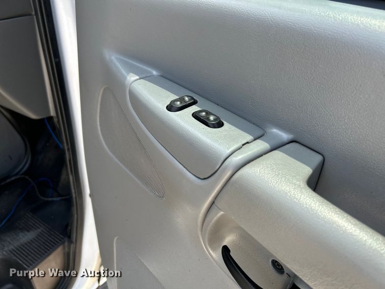 image for item OK9775 2007 Ford E250 Super Duty  van