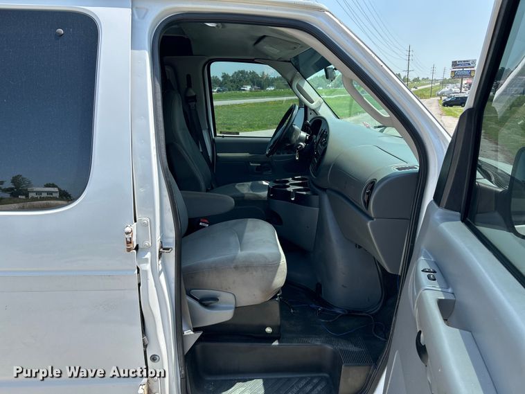image for item OK9775 2007 Ford E250 Super Duty  van