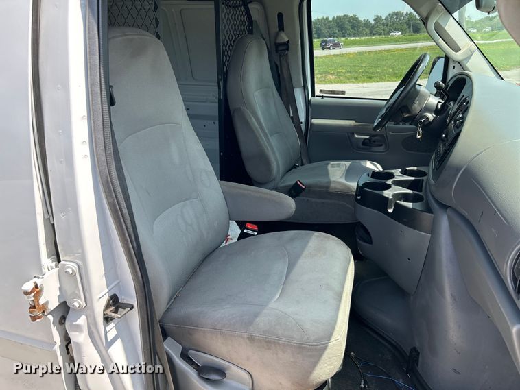 image for item OK9775 2007 Ford E250 Super Duty  van