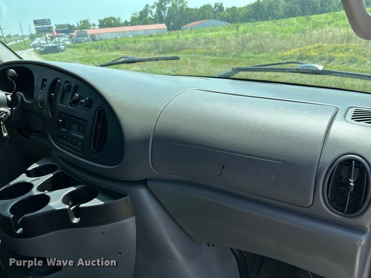 image for item OK9775 2007 Ford E250 Super Duty  van