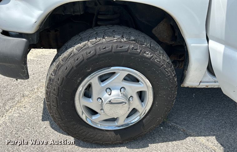 image for item OK9775 2007 Ford E250 Super Duty  van