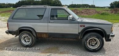 image for item OK9776 1989 GMC S15 Jimmy  SUV