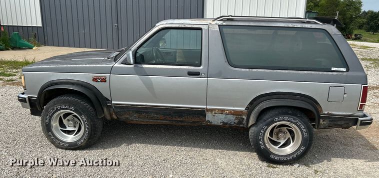 image for item OK9776 1989 GMC S15 Jimmy  SUV