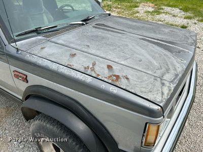 image for item OK9776 1989 GMC S15 Jimmy  SUV