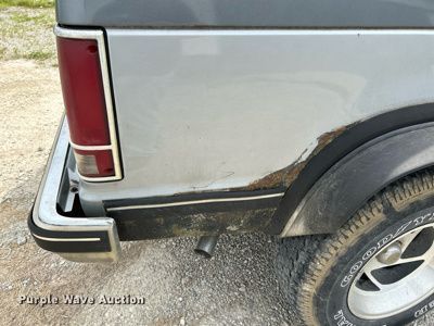 image for item OK9776 1989 GMC S15 Jimmy  SUV