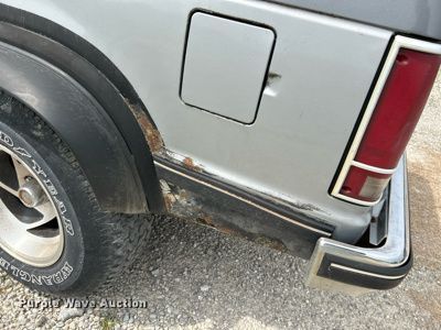 image for item OK9776 1989 GMC S15 Jimmy  SUV