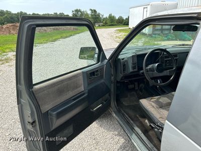 image for item OK9776 1989 GMC S15 Jimmy  SUV