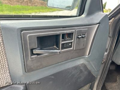 image for item OK9776 1989 GMC S15 Jimmy  SUV